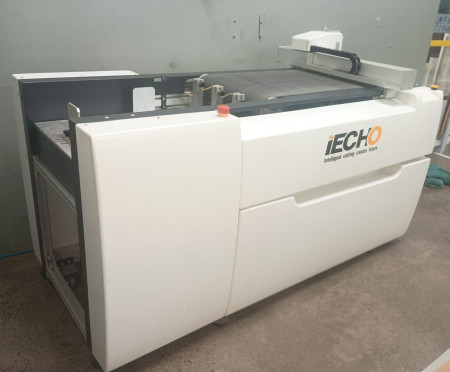 MÁQUINA P/ CORTE E VINCO A LASER, MARCA IECHO PK , SEMINOVA, ALIMENTAÇÃO AUTOMÁTICA, AREA DO CORTE 750 X 530 MM, ESPESSURA MATERIAL ATÉ 6 MM, EQUIPAMENTO MUITO NOVO POUCO USO, VALOR R$ 115.000,00